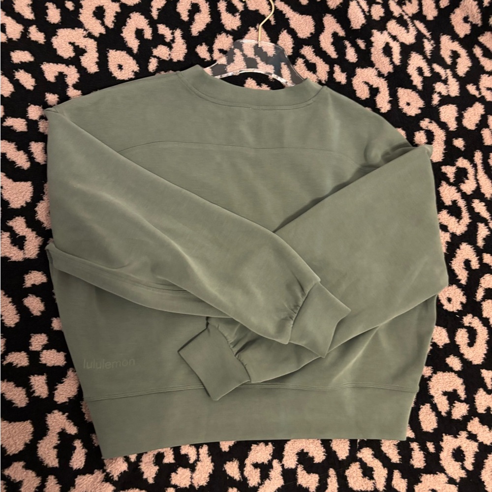 Lululemon Softstreme Perfectly Oversized Cropped Crew Green Athleisure Top - Picture 5 of 5